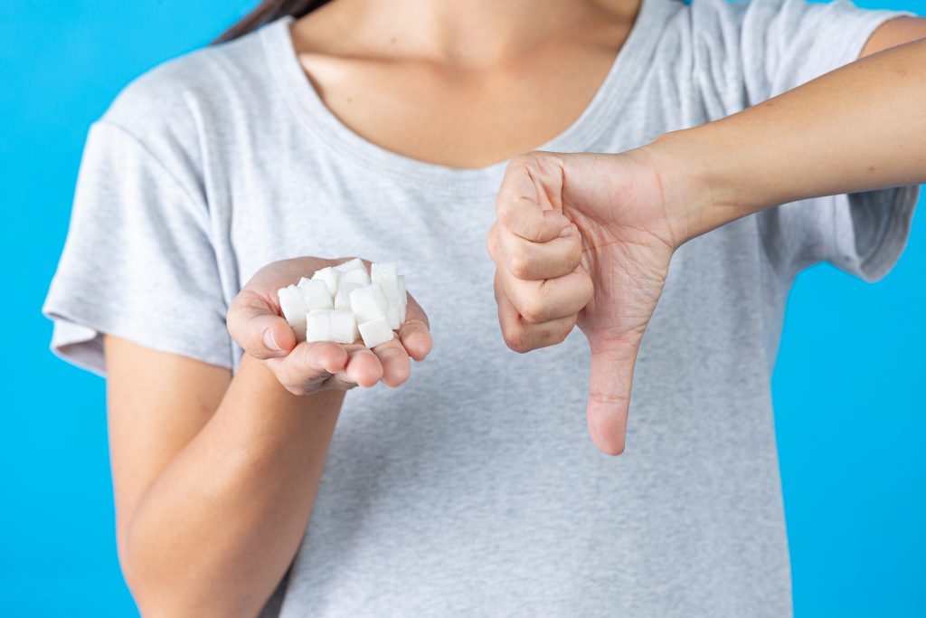 (cara mengurangi gula yang berdampak pada kesehatan, sumber : freepik)