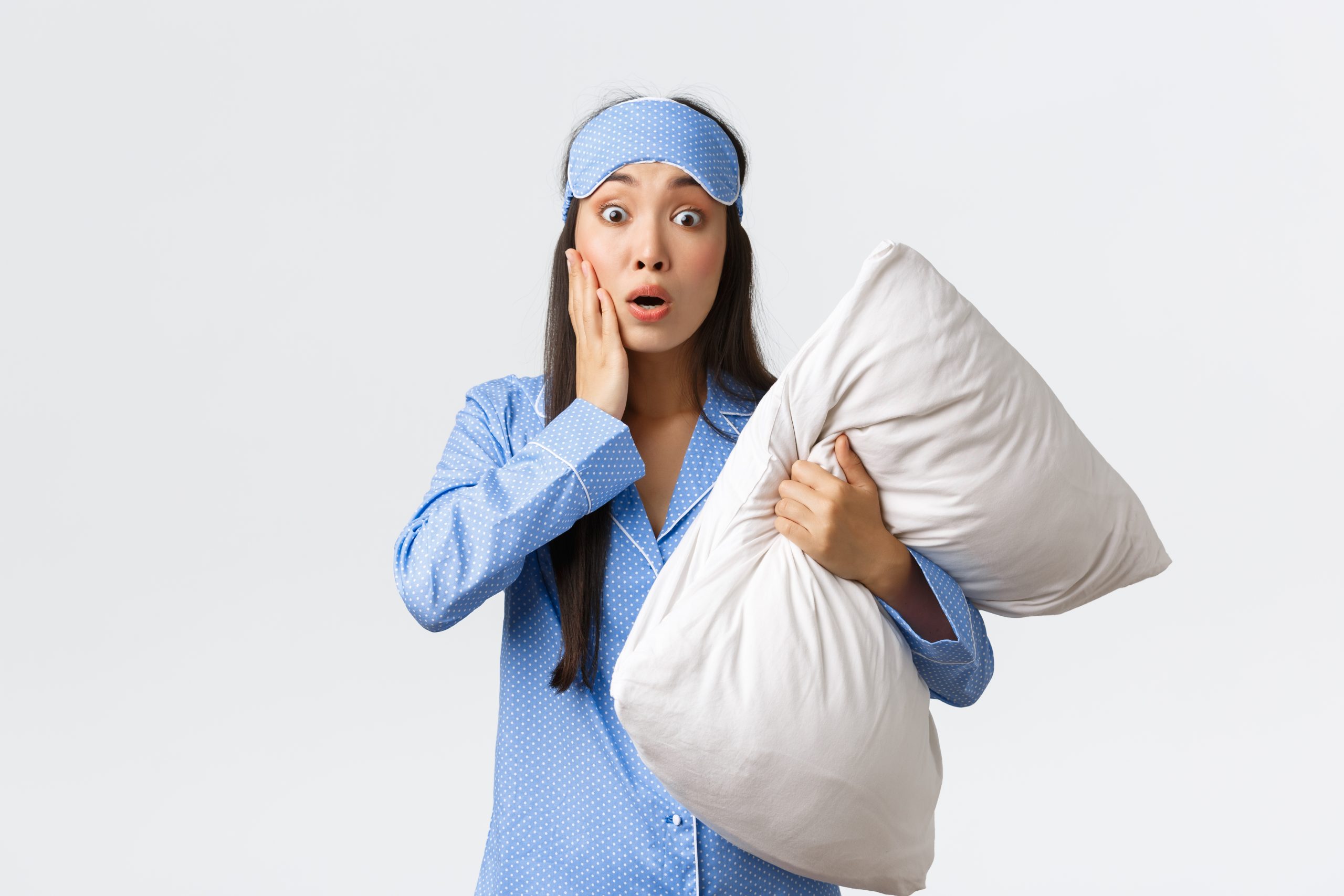 pilih bantal yang sesuai adalah tips menjaga tidur yang baik