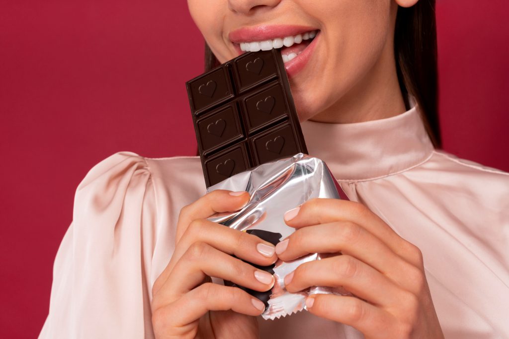 ilustrasi seseorang makan cokelat