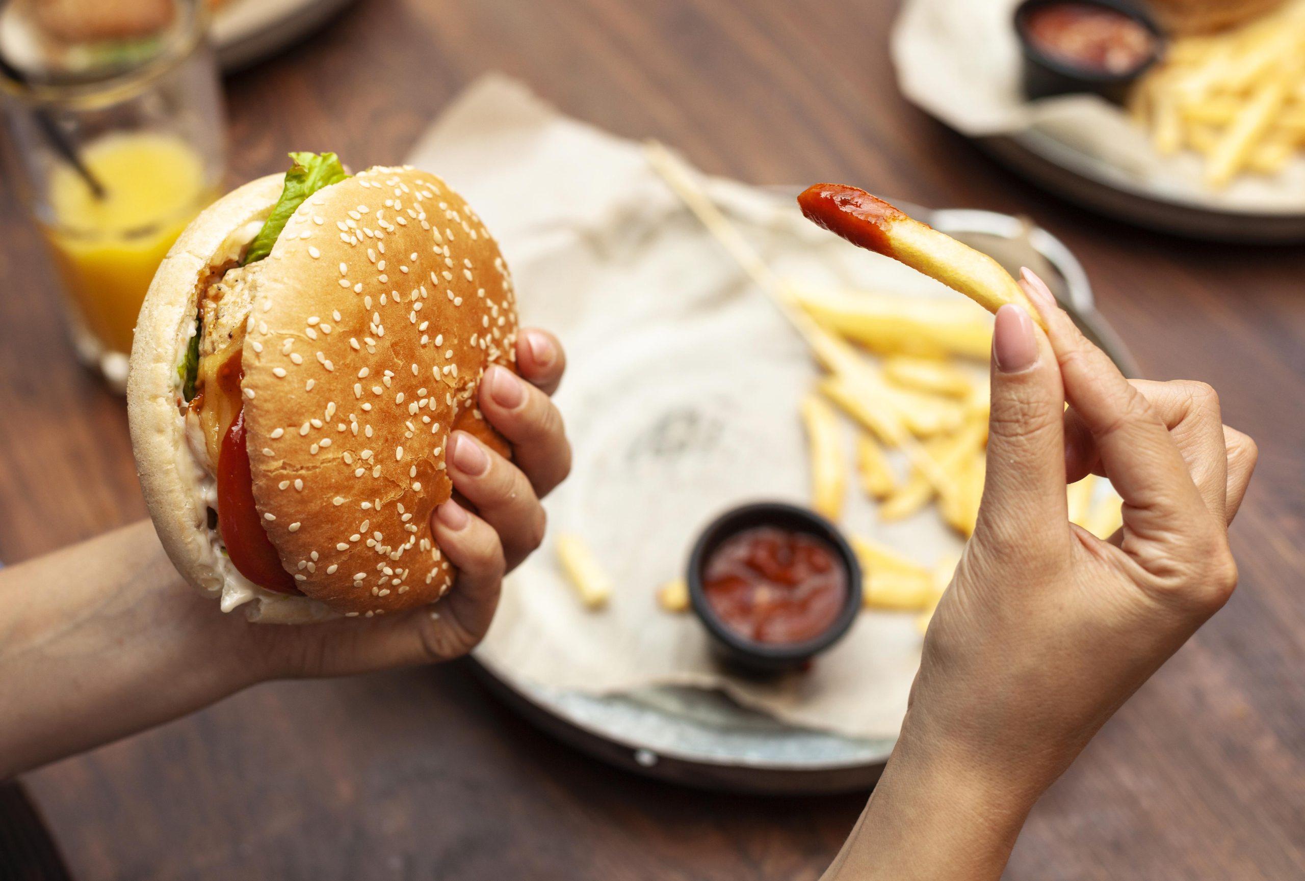 junk food merupakan salah satu makanan yang dapat melemahkan sistem imun