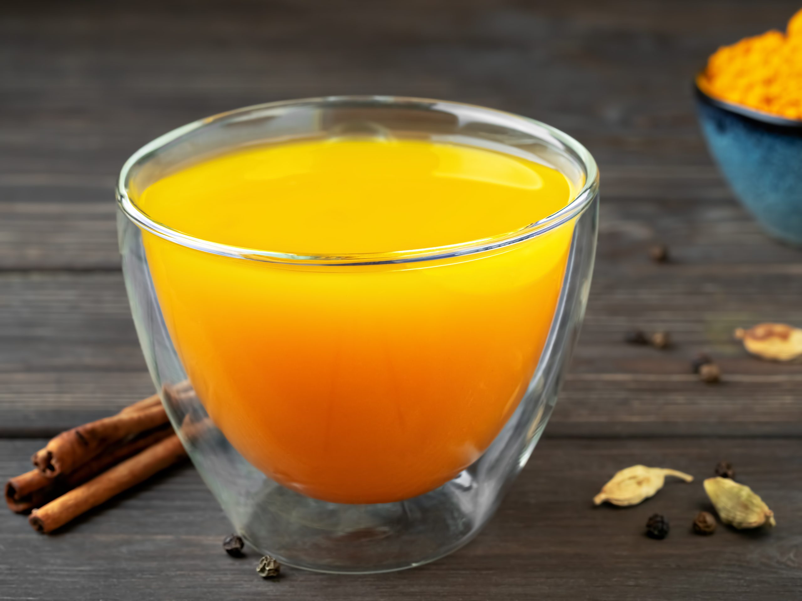 (temulawak bisa dijadikan minuman herbal dalam meningkatkan kesehatan, sumber : freepik)