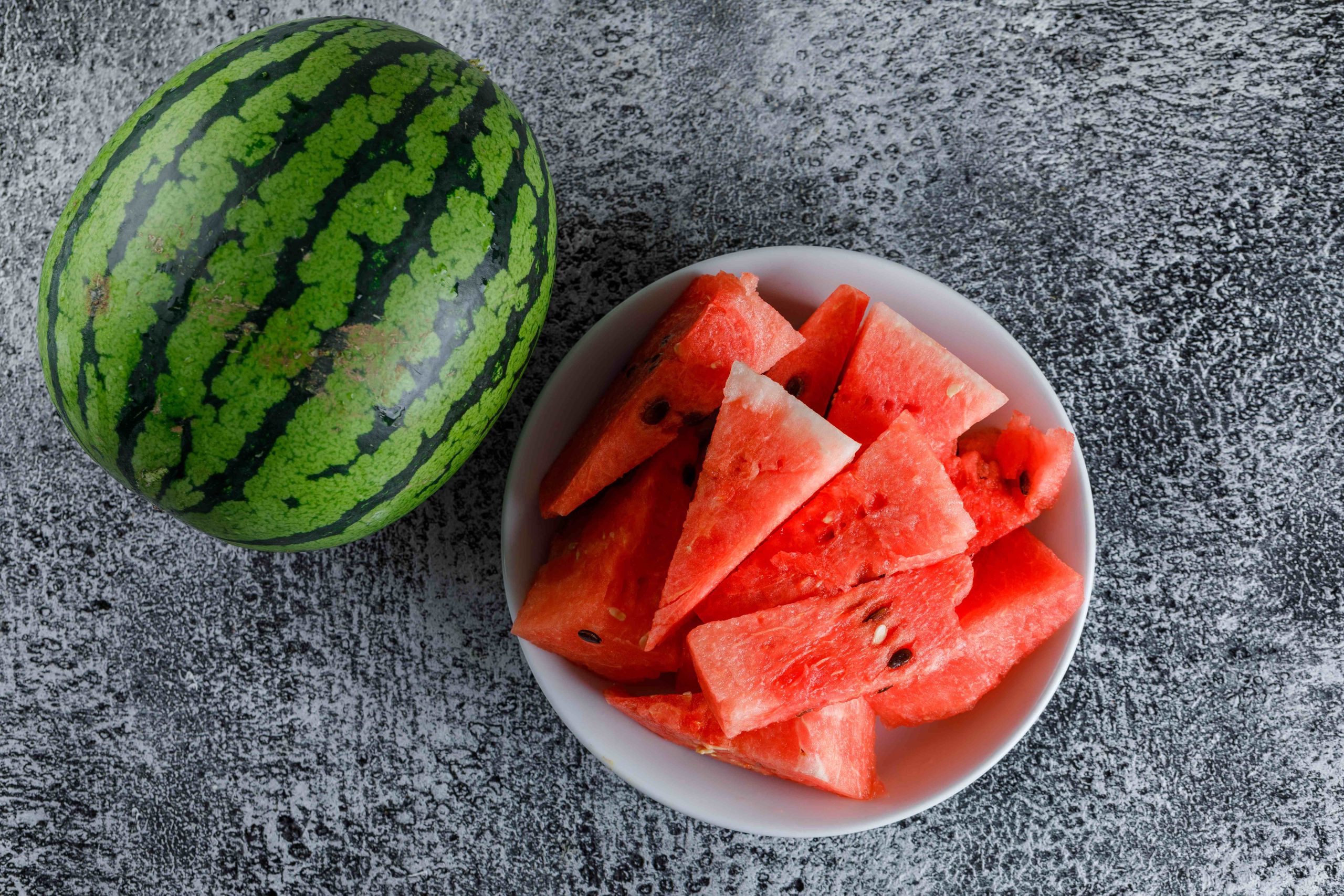 (buah semangka, sumber : freepik)