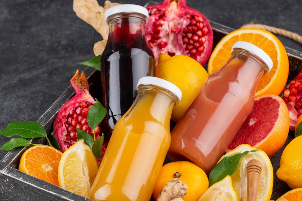 (ilustrasi jus buah yang dicampur bersama, sumber : freepik)