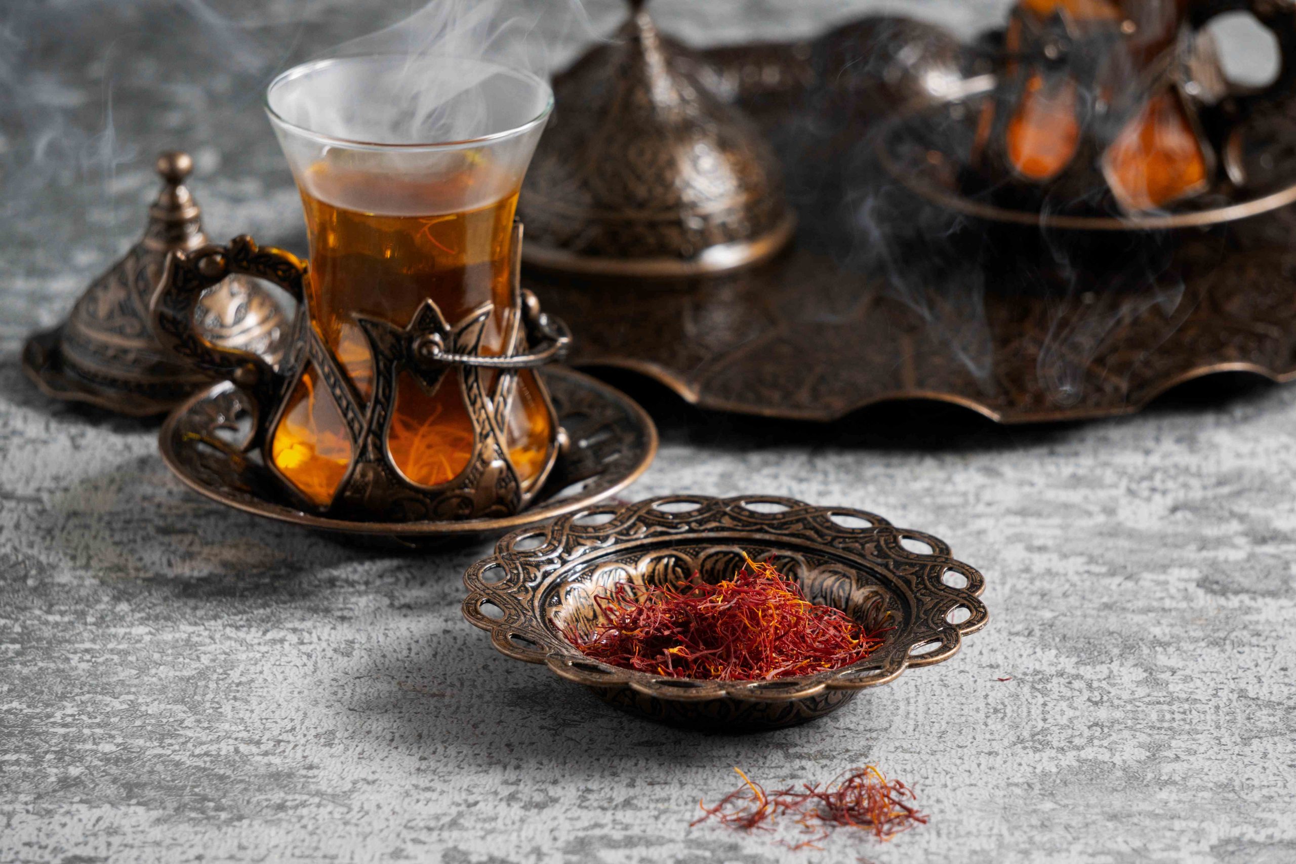 (ilustrasi saffron bisa dikonsumsi dalam bentuk minuman, sumber : freepik)