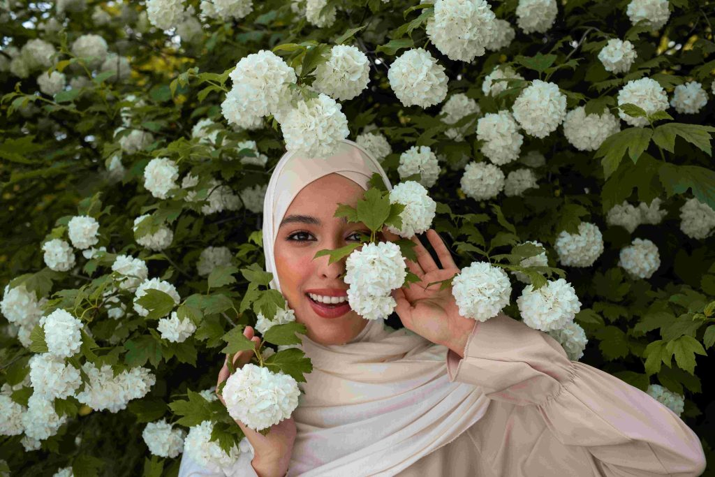 (menjaga kebersihan rambut bagi wanita berhijab, sumber : freepik)