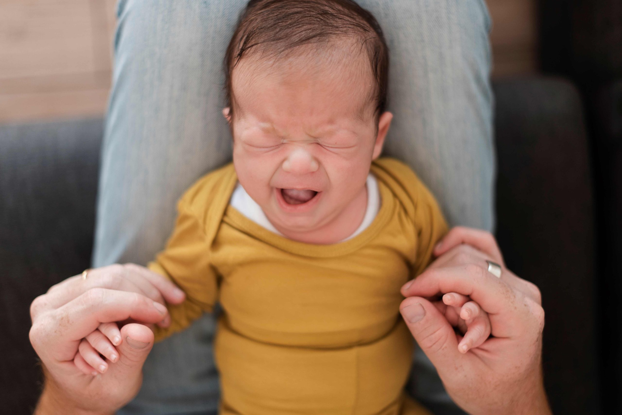 (salah satu dampak infeksi adalah bayi sering mengalami rewel karena kondisi tubuhnya yang kurang sehat, sumber : freepik)