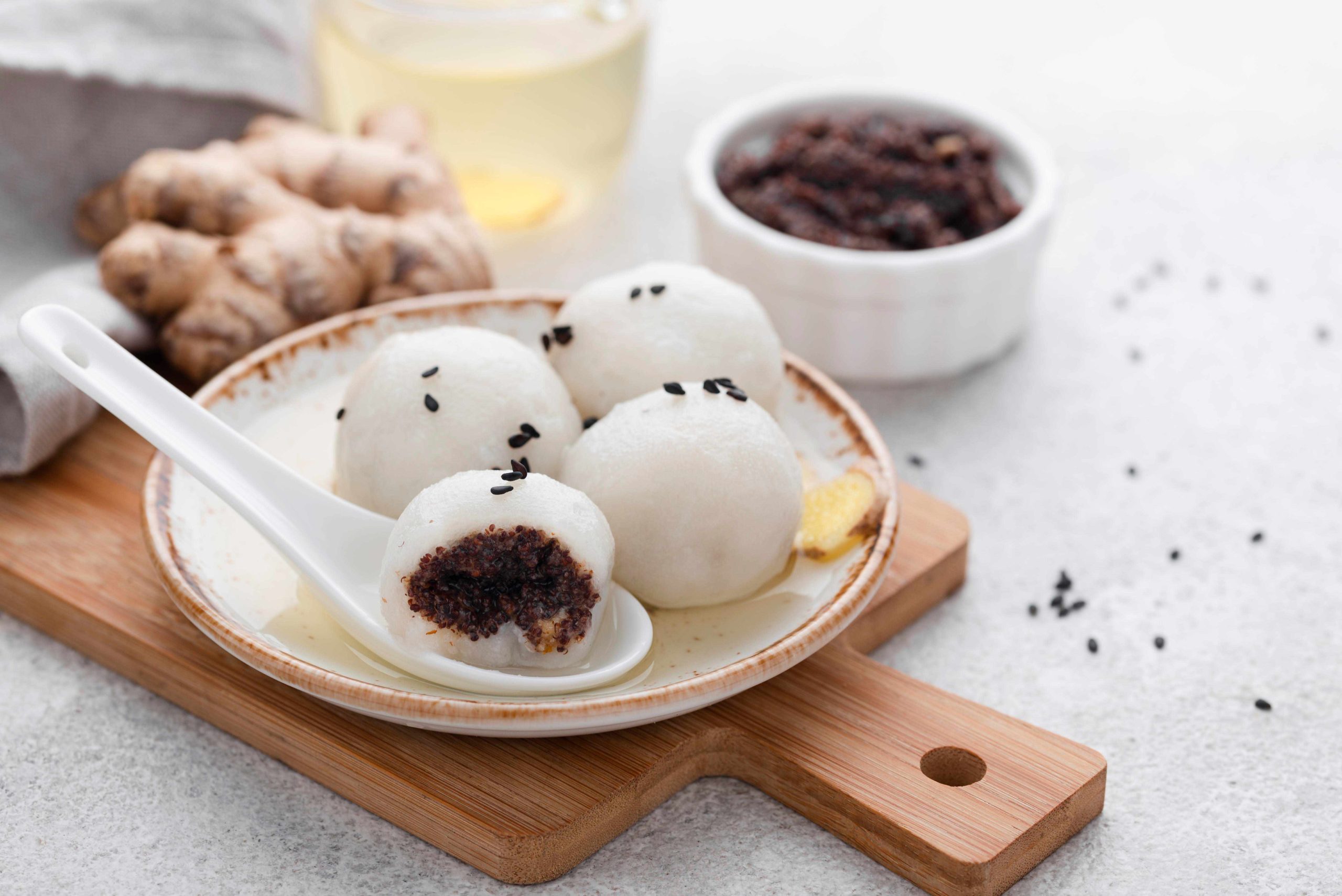 (salah satu makanan manis khas imlek tang yuan, sumber : freepik)