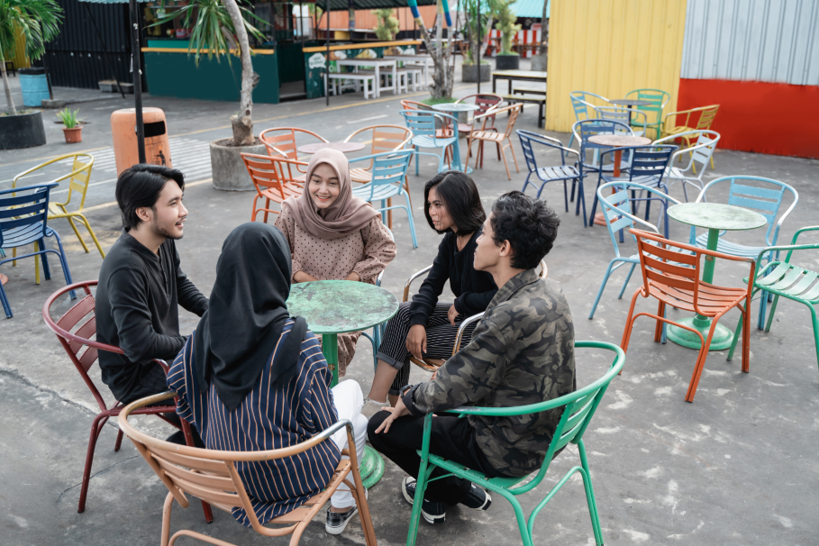 Ilustrasi seseorang ngabuburit