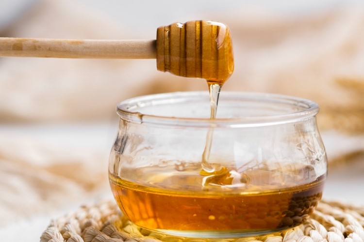 (Madu sebagai sumber pemanis alami, Sumber: Freepik)