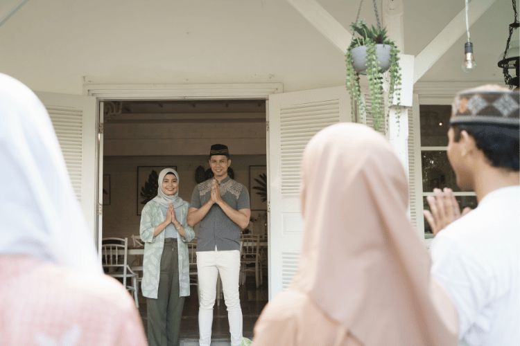 (Merayakan hari raya idul fitri, Sumber: Freepik)