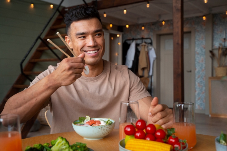 (Konsumsi makanan bergizi, Sumber: Freepik)