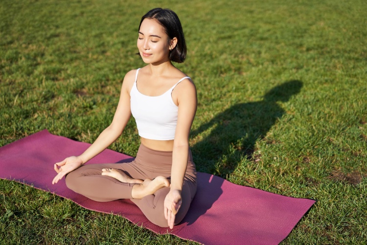 (Yoga, Sumber: Freepik)