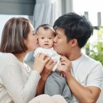 Waspadai Bahaya: Kenapa Perlu Berhati-hati Saat Mencium Bayi