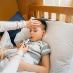 7 Tips Efektif untuk Menangani Demam Anak dengan Cepat