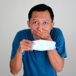 Benarkah Menutup Mulut Dapat Mencegah Penularan Batuk dan Flu?