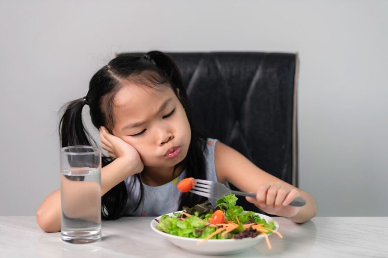 Ilustrasi mengatasi anak susah makan