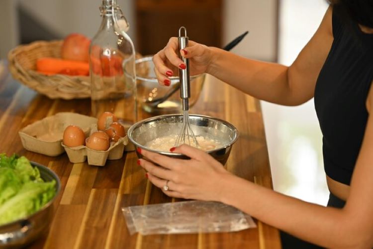 (Mempersiapkan bahan di malam hari, Sumber: Freepik)