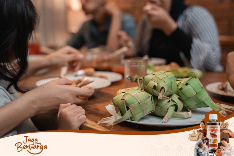 (Konsumsi ketupat saat lebaran, Sumber: Canva)