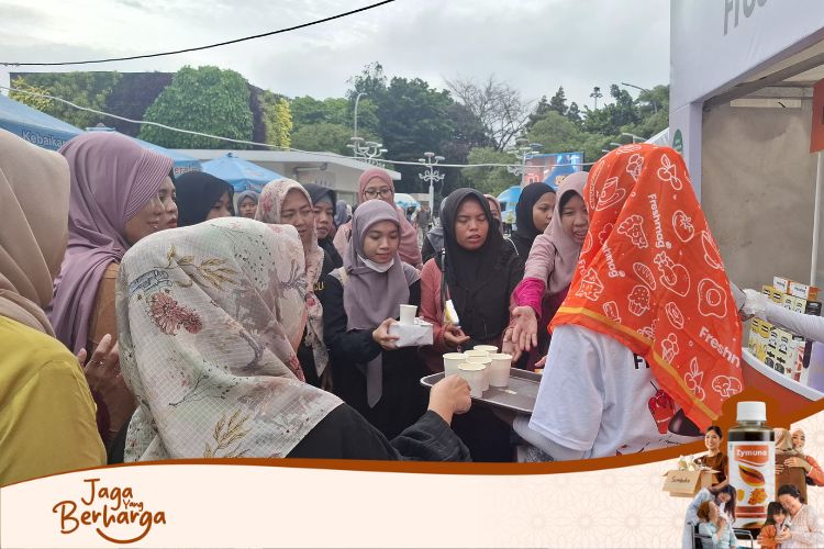 (Mencoba zymuno di Booth zymuno Semarak THR, Sumber: Tim Zymuno)